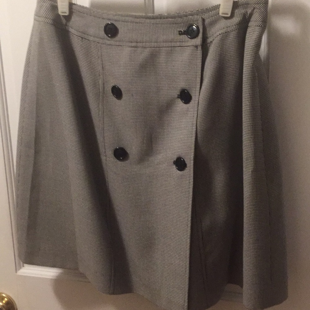 Houndstooth patterned skirt